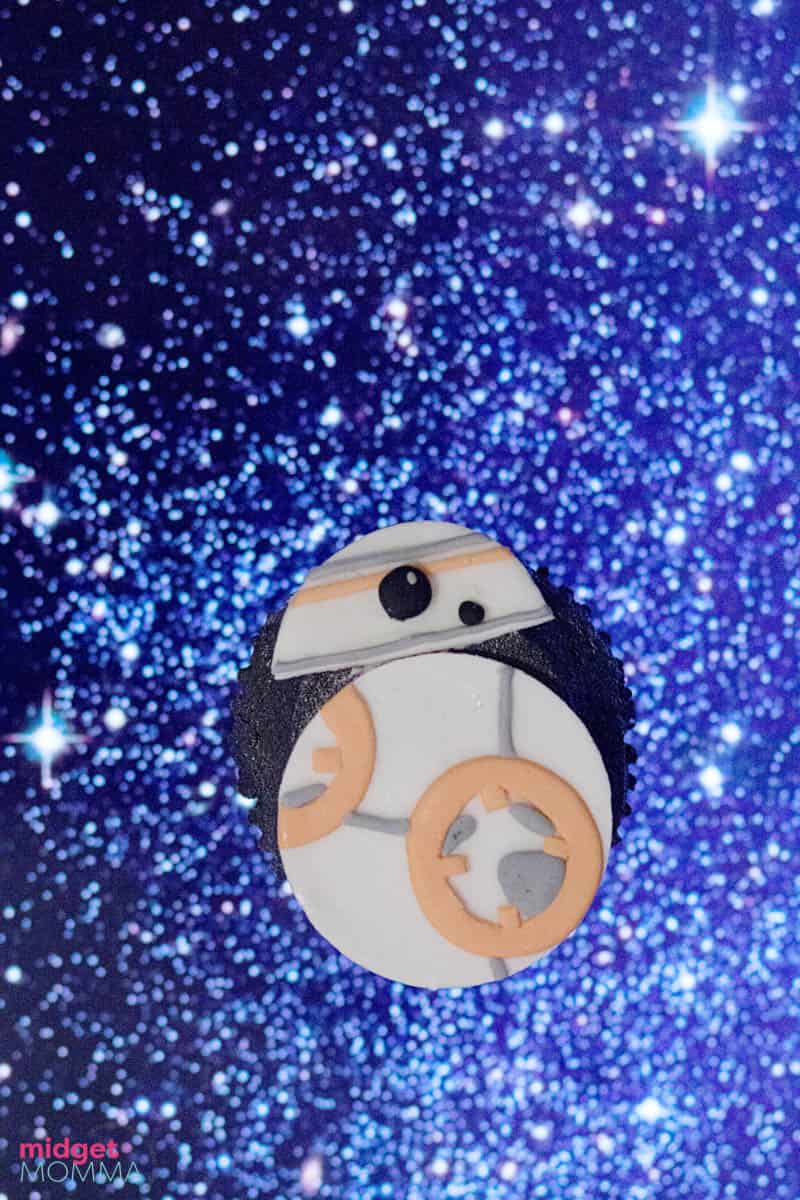 Super Easy BB-8 Cupcakes for Your Next Star Wars Party